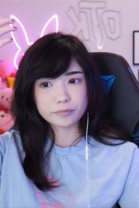 emiru no makeup|Chat suggest no makeup stream for Korean Streamer